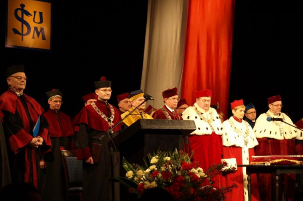 Gaudeamus igitur, iuvenes dum sumus!