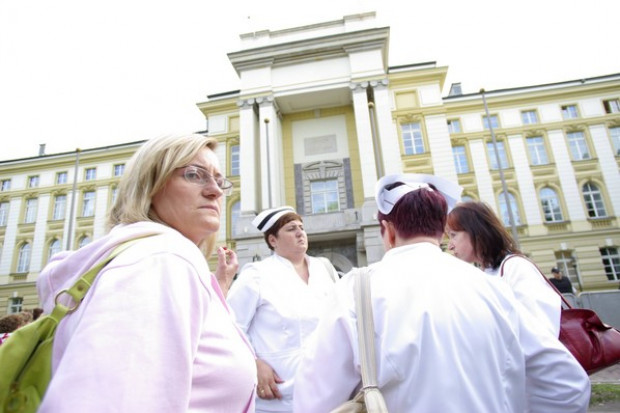 Skąd my to znamy: demonstracja tysięcy portugalskich pielęgniarek