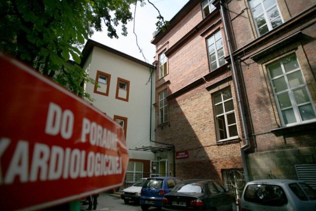 Olsztyn: pacjenci stoją w kolejkach do najlepszych lekarzy