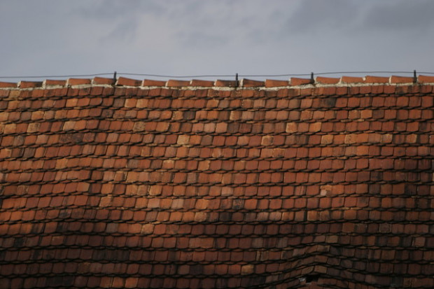 Koszalin: 2 miliony dla szpitala, bo dachówki spadają...