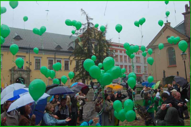 Kraków: aktorzy i dzieci promują dawstwo szpiku