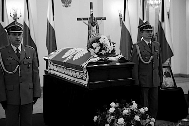 Torwar: będzie czuwanie przy trumnach ofiar katastrofy