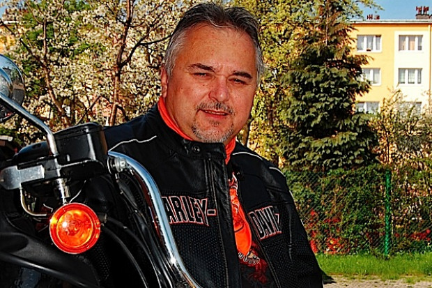 Przyjechał doktor ryczącym harleyem...