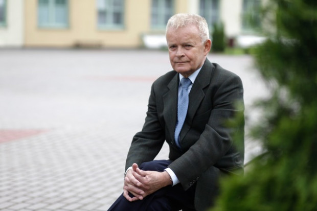 By zapewnić pogotowiu ratunkowemu kadry medyczne...