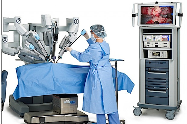 Robot da Vinci pracuje z ginekologami