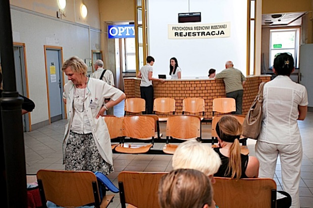 NFZ przekonuje: kolejki do świadczeń nie są takie długie...