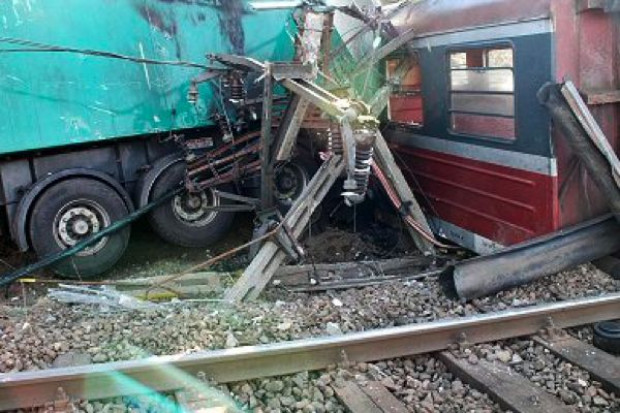 Śląskie: pierwsza w Polsce symulacja zderzenia pociągu z autobusem