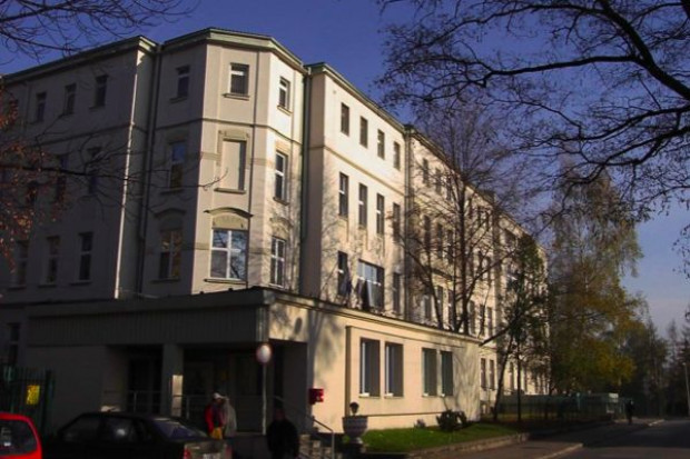 Nowy Sącz: muszą przyjmować pacjentów, więc zadłużają się