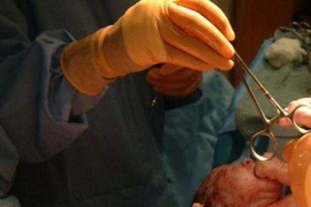 Naukowcy: in vitro zwiększa szanse urodzenia chłopca?