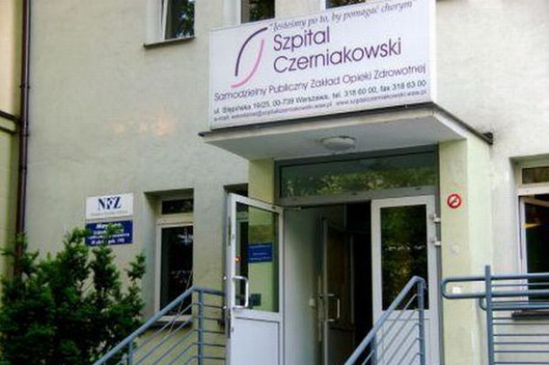 Szpital Czerniakowski nadal leczy pacjentów z udarami, choć NFZ był przeciw