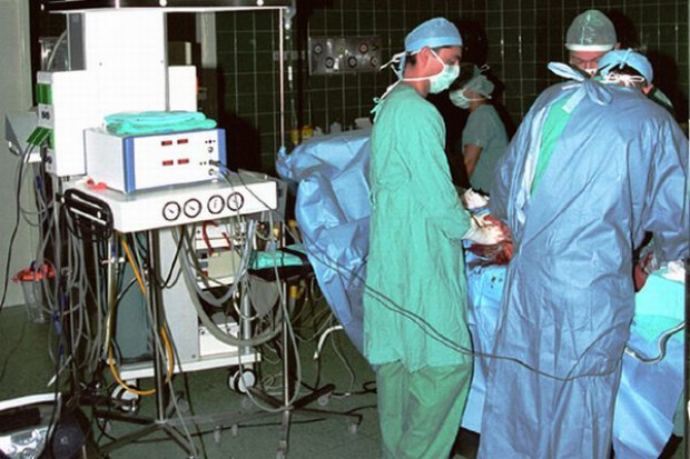 Krosno: sufit spadł na pacjentkę, szpital ograniczył przyjęcia