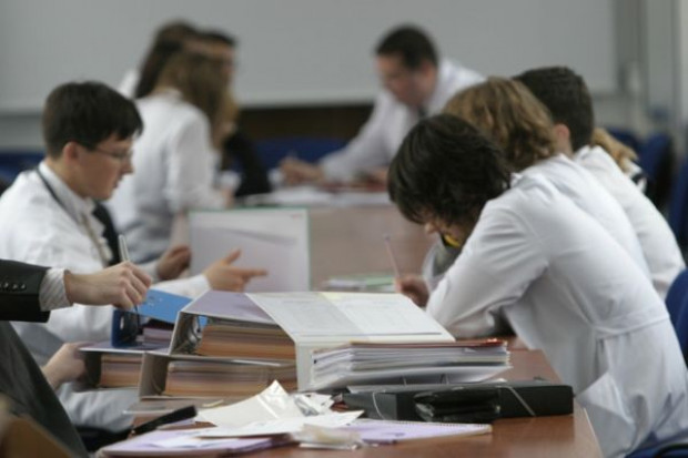 Zwolnił przyrost limitów przyjęć na studia lekarskie. Kiedy załatamy lukę pokoleniową?
