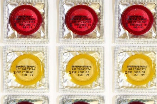 Warszawa: o bezpiecznym seksie - "Zarażaj miłością, nie zakażaj HIV"