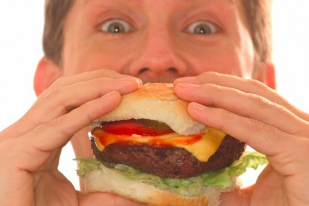 Naukowcy: niewyspani lubią fast foody