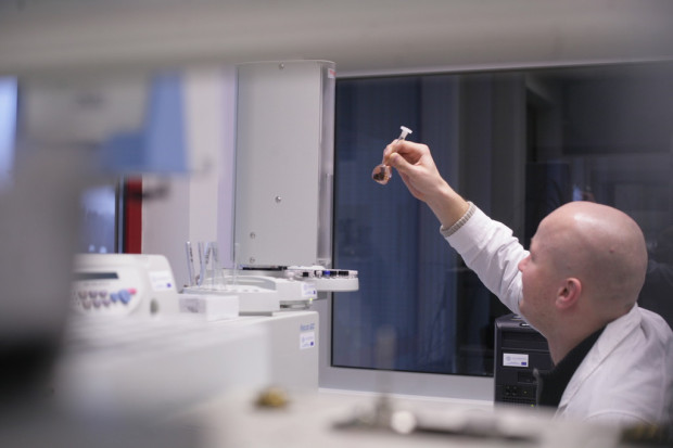 Naukowcy: nowe urządzenie do sortowania komórek w laboratoriach