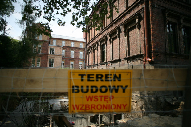 Wrocław: miasto wystawia na sprzedaż budynki po lecznicach