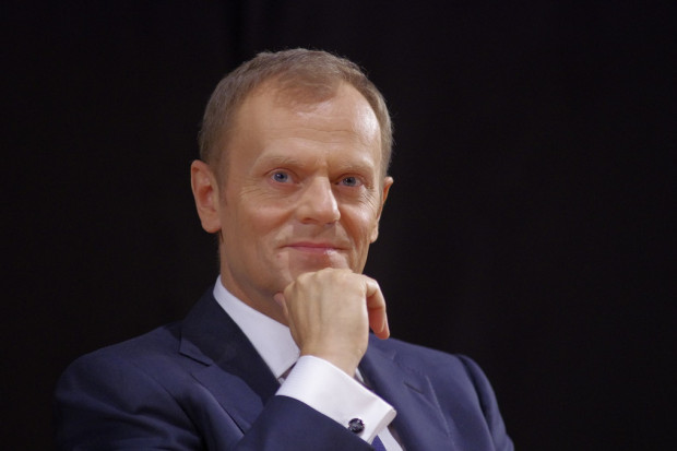 Premier: konferencje prasowe rządu z udziałem tłumacza języka migowego