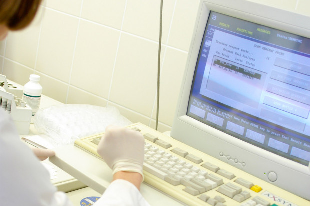 Laboratoria w sieci mitów