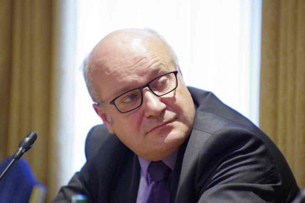 Dalekowzroczni politycy potrzebni do walki z epidemią