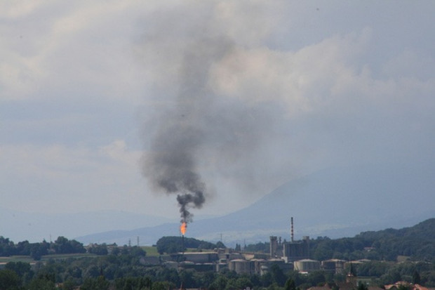 Chiny: płacą za industrializację smogiem, skażoną wodą i gruntem