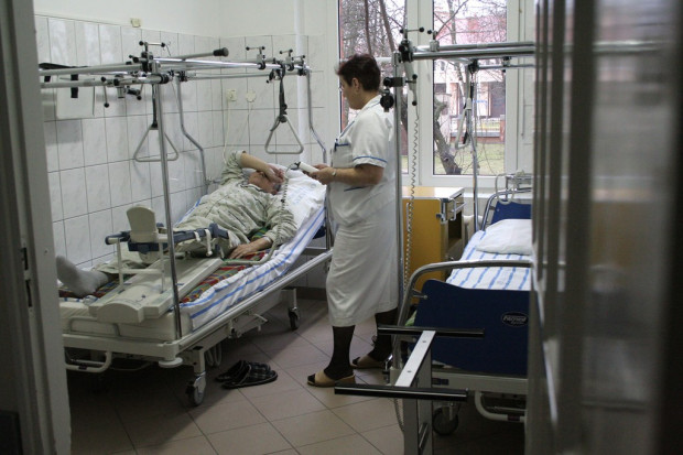 Szpitale będą zatrudniać minimum pielęgniarek? MZ jeszcze raz przyjrzy się rozporządzeniu