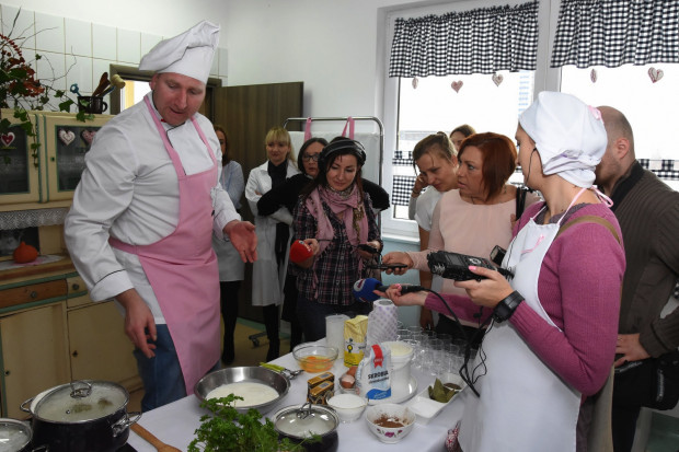 Dieta chorego onkologicznie powinna być lekkostrawna, wysokoenergetyczna, wysokobiałkowa, żeby zapobiec wyniszczeniu i nie dopuścić do niedożywienia. Fot. Anna Ginał/UCK Warsztaty kulinarne i książka z przepisami dla chorych onkologicznie
