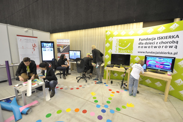 Fundacja Iskierka od 2006 r. zajmuje się budowaniem systemów wsparcia dla dzieci z chorobą nowotworową i ich rodzin. Fot. PTWP Chorzów: w Dziecięcej Orkiestrze Onkologicznej zaśpiewa chór...prezesów
