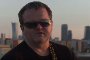 Rocker Gisu; FOT. YouTube Gisu śpiewa: suplementy to nie leki, to uzupełnienie diety