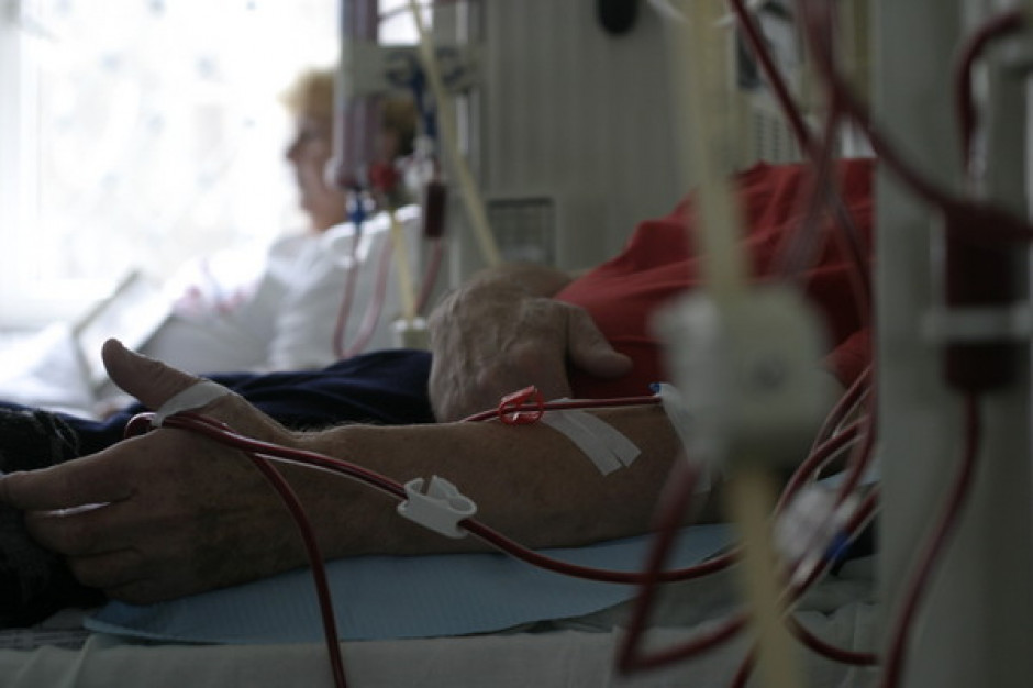 W Polsce nie brakuje stacji dializ, więc dlaczego w Warszawie pękają w szwach?