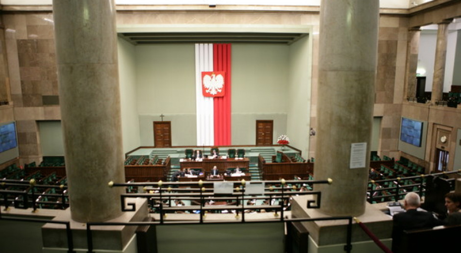 Sejm zgodził się na wyplatanie koszyka świadczeń - bliżej nam do współpłacenia? 