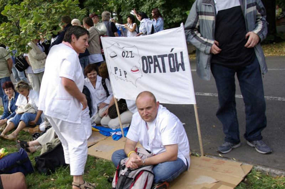 Związki straszą NFZ protestami, NFZ straszy związkowców ABW, a pieniędzy nie przybywa