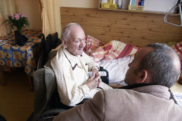 Chorzy terminalni potrzebują hospicjów, hospicja potrzebują życiowych przepisów
