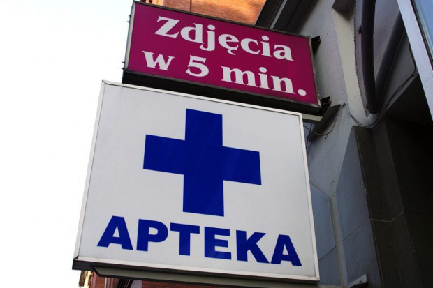 Aptek ubywa, sprzedaż leków rośnie