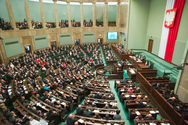 Niższe kontrakty dla prywatnych szpitali