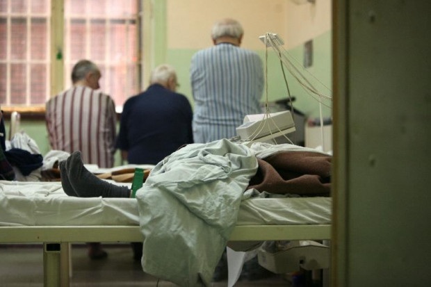 Komisja senacka: więcej na więzienną służbę zdrowia