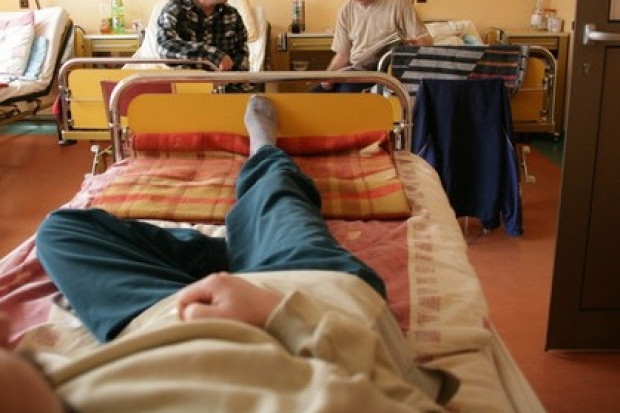 Internet i telefony zaufania nie rozwiążą problemów polskiej psychiatrii