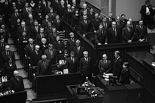 Zgromadzenie Narodowe uczciło tragicznie zmarłych w katastrofie pod Smoleńskiem