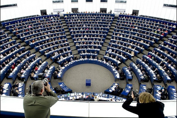 Parlament Europejski oddaje hołd ofiarom katastrofy