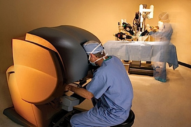 Robot da Vinci operuje coraz częściej