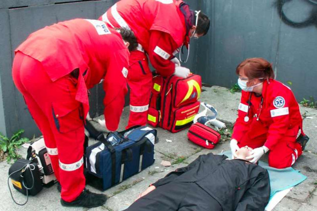Kraków: przez upał pogotowie ma pełne ręce roboty