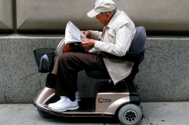 Domowa opieka po operacji zwiększa szanse seniorów na przeżycie