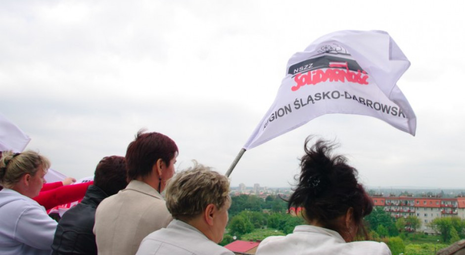 Dąbrowa Górnicza: salowe zeszły z dachu - okupują magistrat i zapowiadają głodówkę