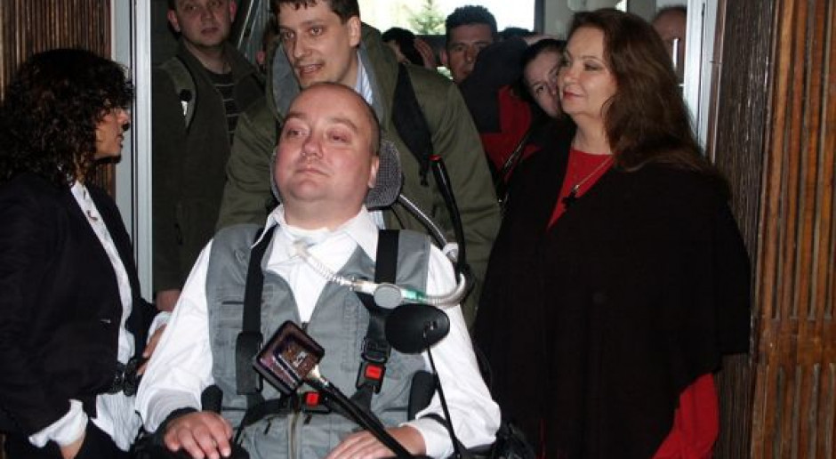 Sandomierz: rodzina niepełnosprawnych powodzian dostała mieszkanie