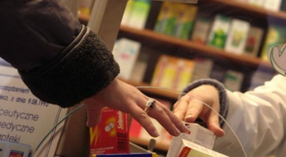 CBOS: 80 proc. dorosłych Polaków zażywa leki dostępne bez recepty