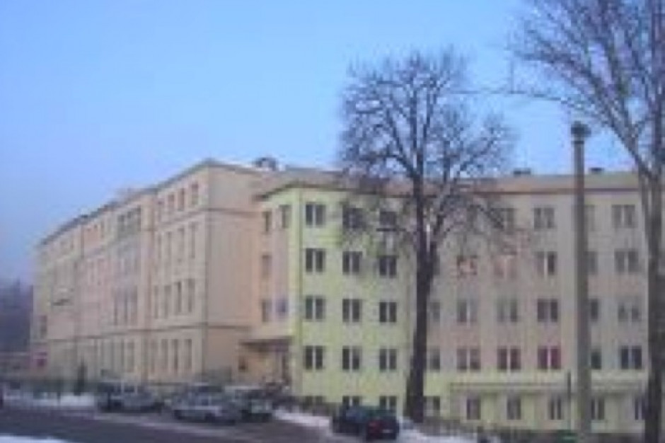 Nowy Sącz: szpitalne poradnie leczą bez kontraktów