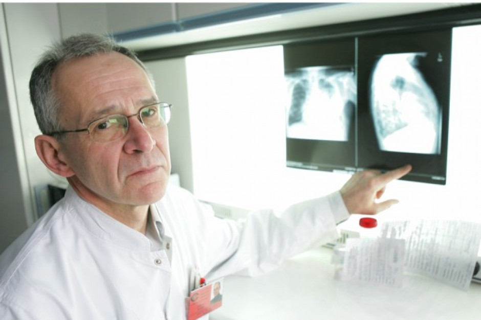 Konsultant krajowy w dziedzinie onkologii klinicznej prof. Maciej Krzakowski. Fot. Archiwum Prof. Krzakowski: pacjenci coraz częściej zgłaszają się z bardziej zaawansowanymi nowotworami