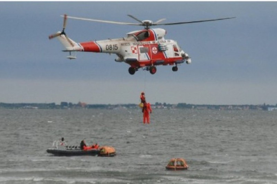 Gdynia: śmigłowiec ratowniczy Marynarki Wojennej w akcji