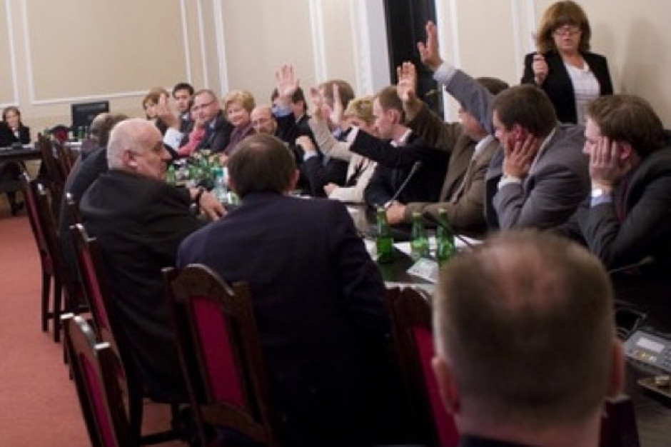 Sejm: przedłużanie prac komisji zdrowia niezgodne z kodeksem pracy?