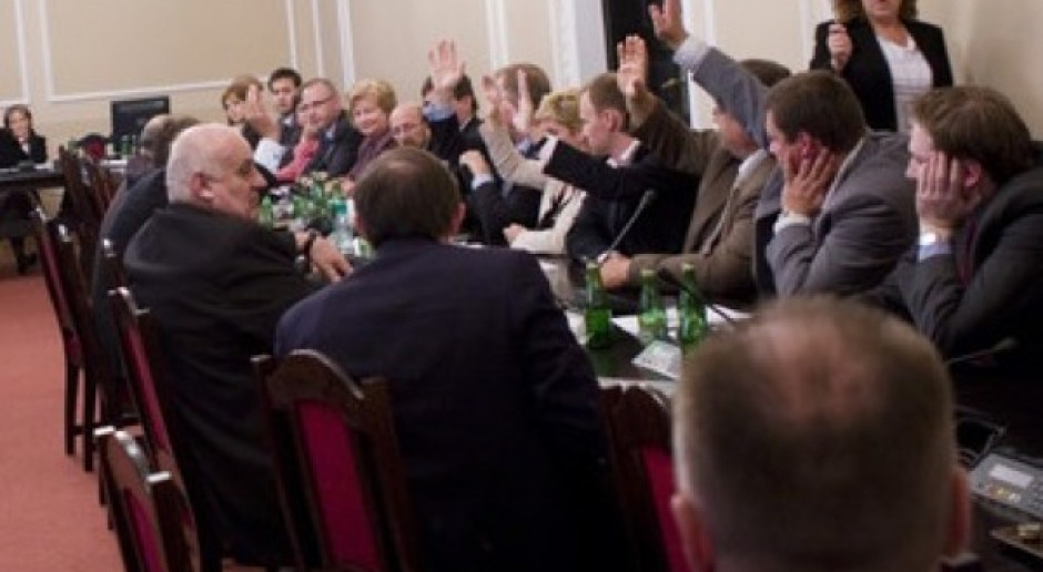 Sejm: przedłużanie prac komisji zdrowia niezgodne z kodeksem pracy?
