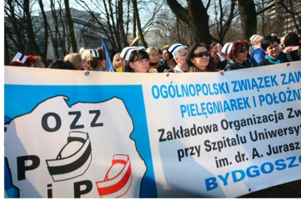 Rozpoczęła się pikieta pielęgniarek OZZPiP przed Sejmem